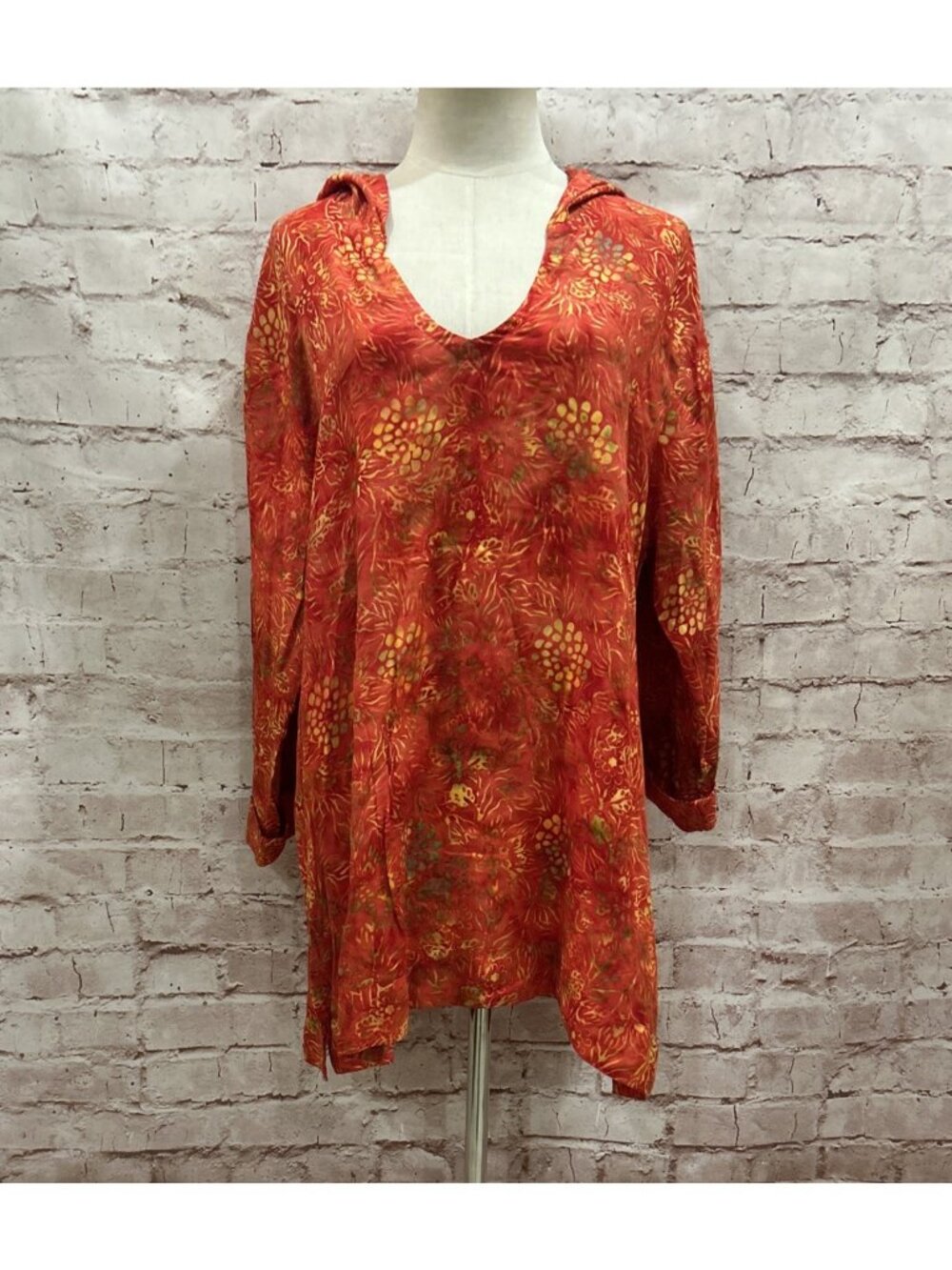 Soft Surroundings Red Becoming Batik Print Hooded Tunic Top Pullover Size Large